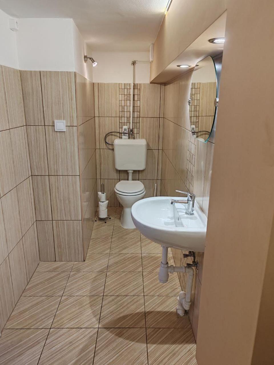 Hajdúszoboszló Hajnal Apartman מראה חיצוני תמונה